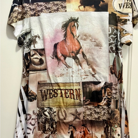 Western Graphic T-Shirt with Horse Print - Picture 5 of 5